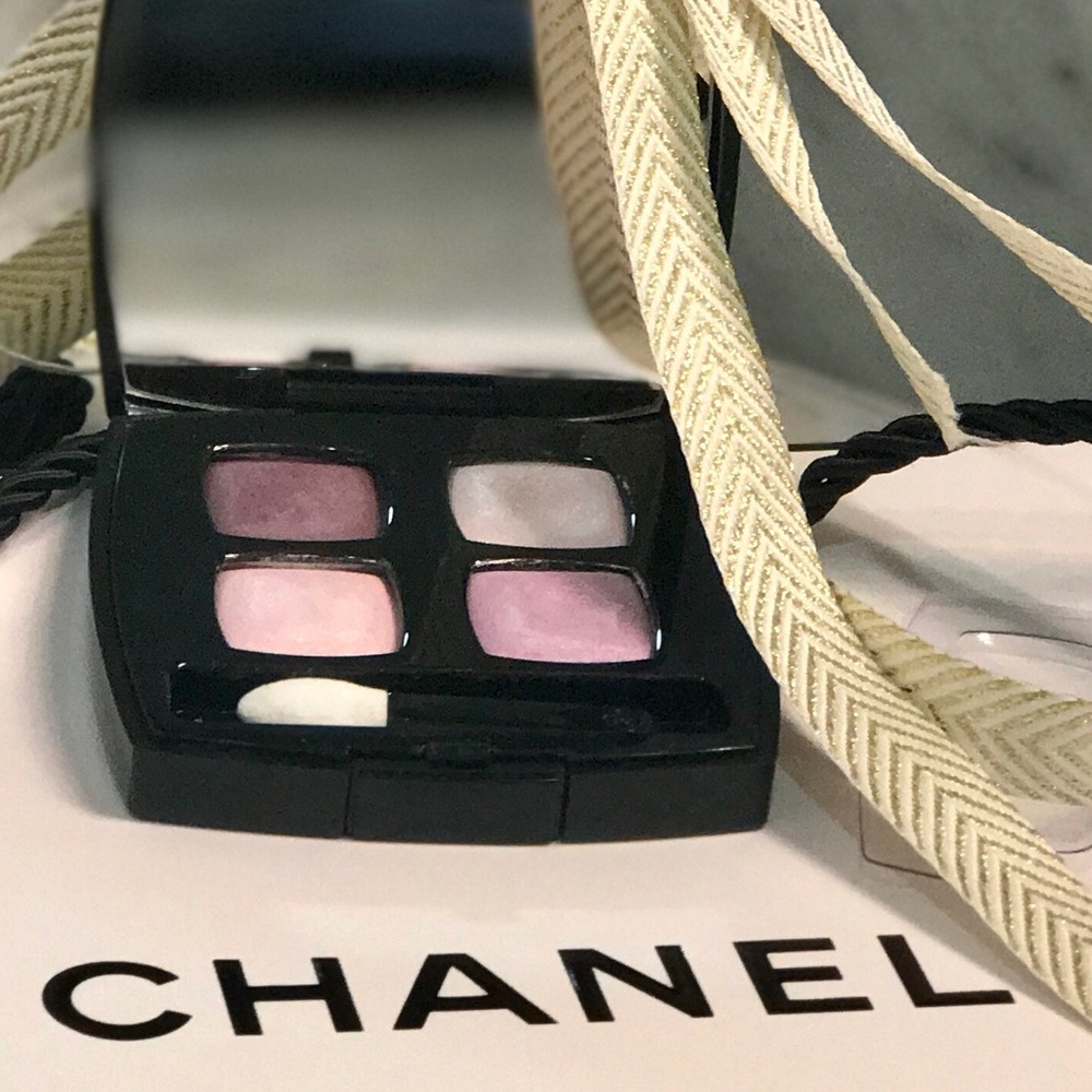 Used quadra eyeshadow in stage light